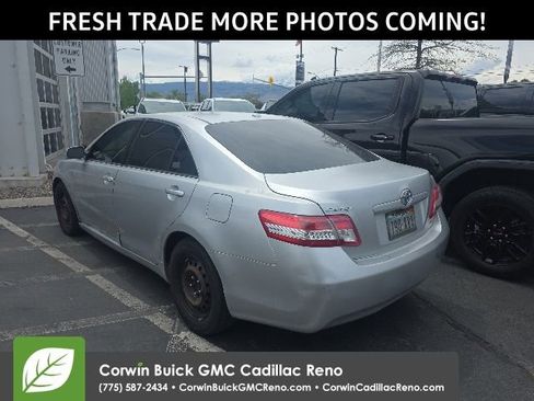 Used 2011 Toyota Camry LE FWD image 2
