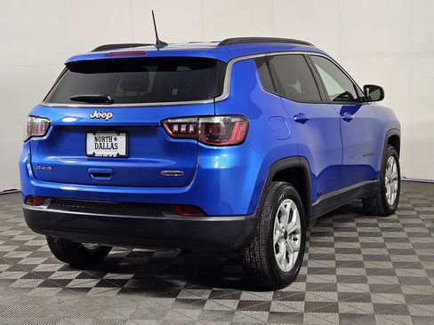 Used 2025 Jeep Compass Latitude AWD/4WD image 5