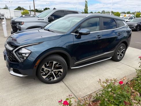 Used 2023 Kia Sportage EX AWD/4WD image 2