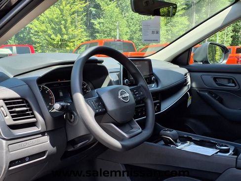 Used 2026 Nissan Rogue S AWD/4WD image 8
