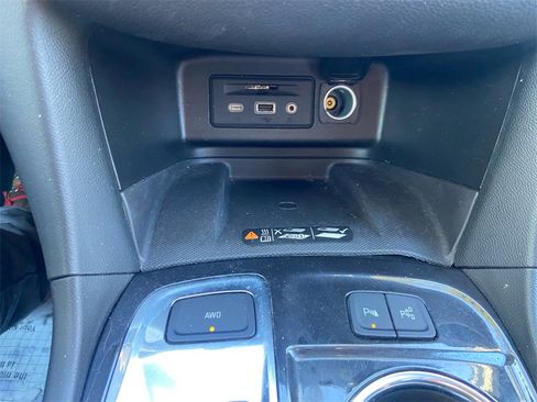 Used 2022 Chevrolet Equinox Premier image 24