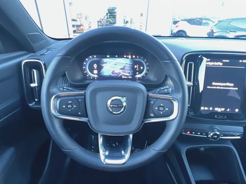 Used 2023 Volvo XC40 B5 Plus w/ Climate Package AWD/4WD image 16