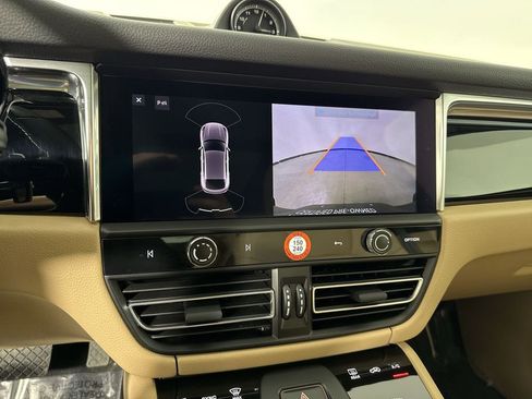 Certified 2025 Porsche Macan image 30