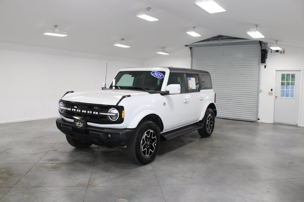 Used 2025 Ford Bronco Outer Banks AWD/4WD image 4