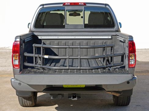 Used 2020 Nissan Frontier SV w/ Midnight Edition Floor Mats RWD image 8
