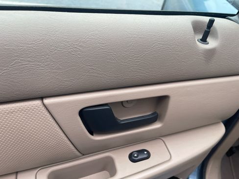 Used 2005 Ford Taurus SE FWD image 20