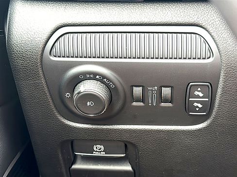 Used 2023 Jeep Wagoneer 4WD w/ Convenience Group I image 38