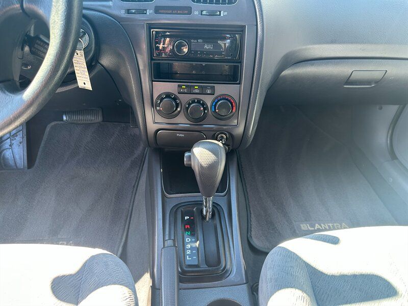 Used 2005 Hyundai Elantra GLS FWD image 19