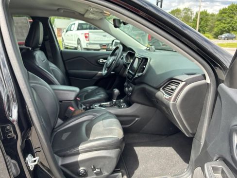 Used 2019 Jeep Cherokee Limited AWD/4WD image 38