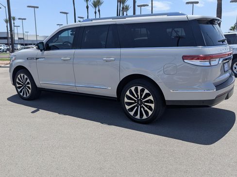 Certified 2024 Lincoln Navigator L Reserve AWD/4WD image 4