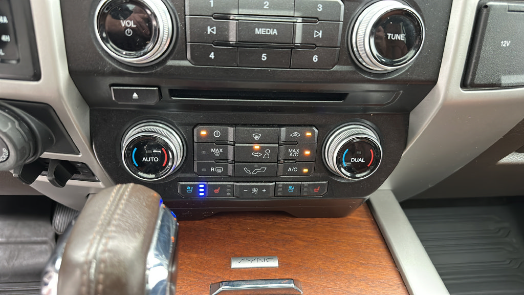 Used 2018 Ford F150 King Ranch w/ Equipment Group 601A Luxury AWD/4WD image 22