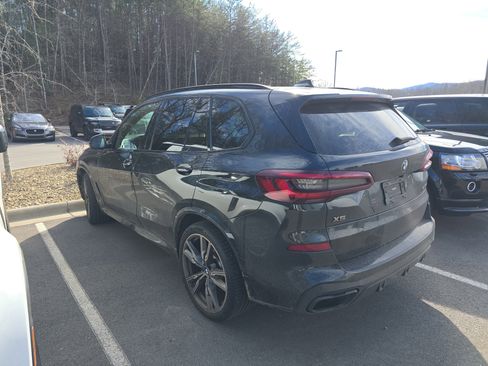 Used 2022 BMW X5 M50i image 4