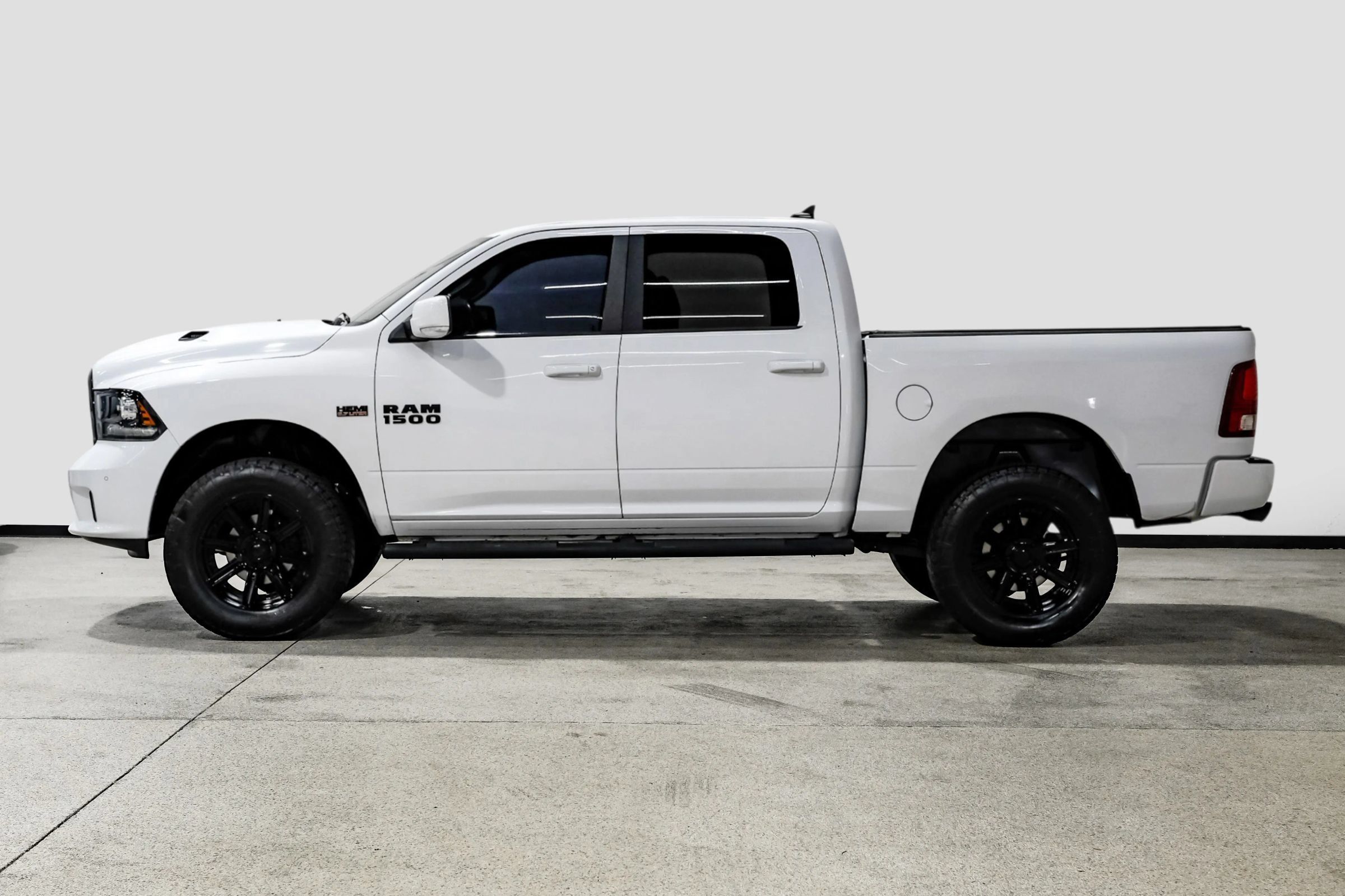 Used 2018 RAM 1500 Sport w/ Quick Order Package 26Q Night AWD/4WD image 8