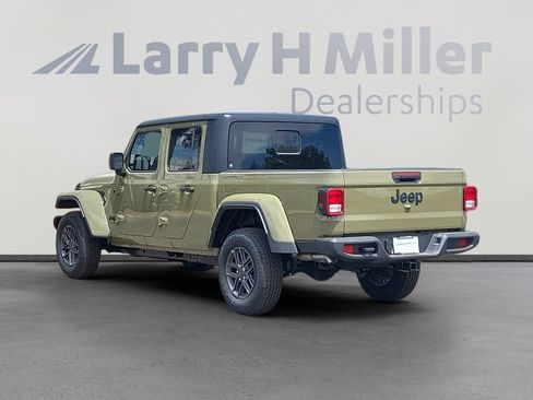 New 2025 Jeep Gladiator Sport image 3