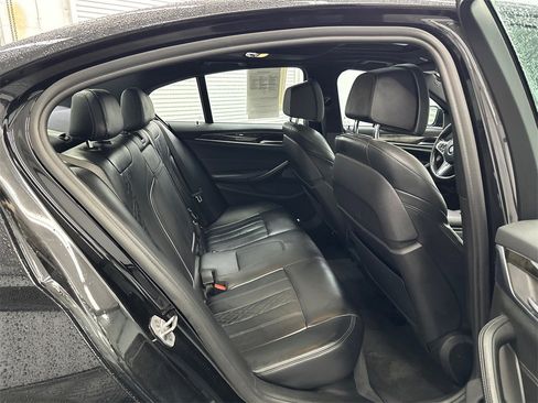 Used 2018 BMW 530i xDrive image 15