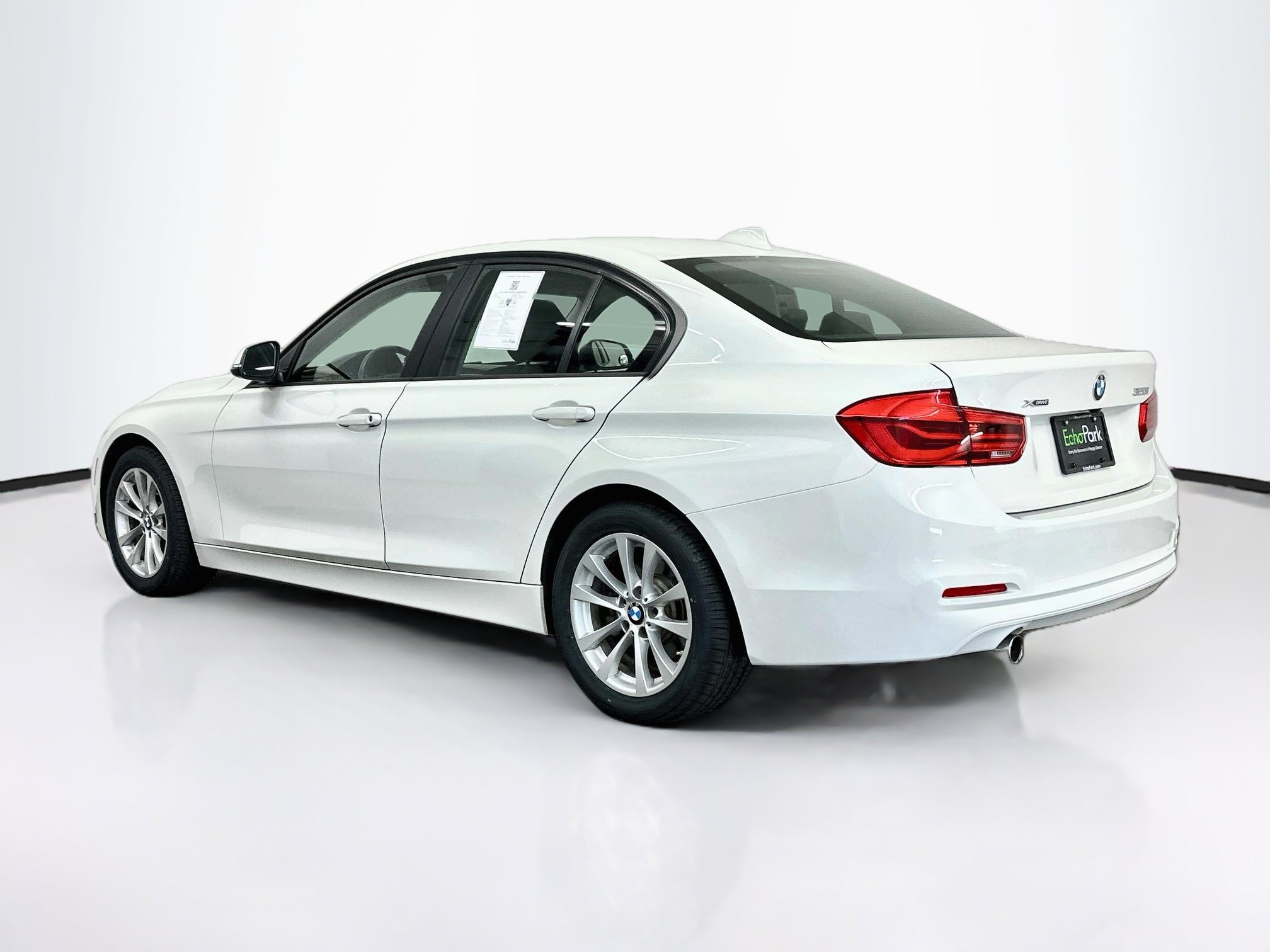 Used 2018 BMW 320i xDrive Sedan w/ Premium Package AWD/4WD image 5