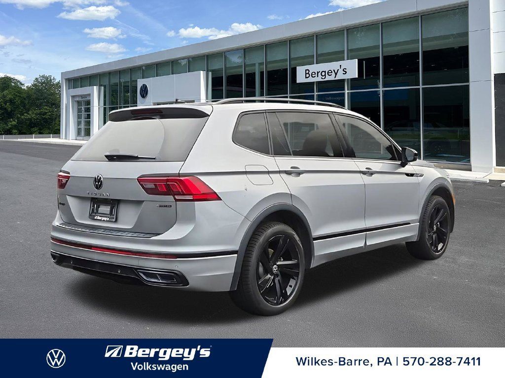 Certified 2024 Volkswagen Tiguan SE R-Line AWD/4WD image 6