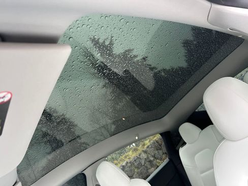 Used 2022 Tesla Model Y Performance image 14