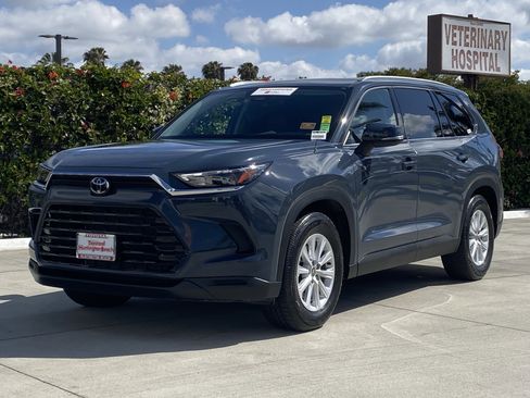 Certified 2024 Toyota Grand Highlander FWD image 6