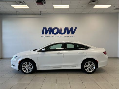 Used 2015 Chrysler 200 Limited w/ Convenience Group FWD image 1