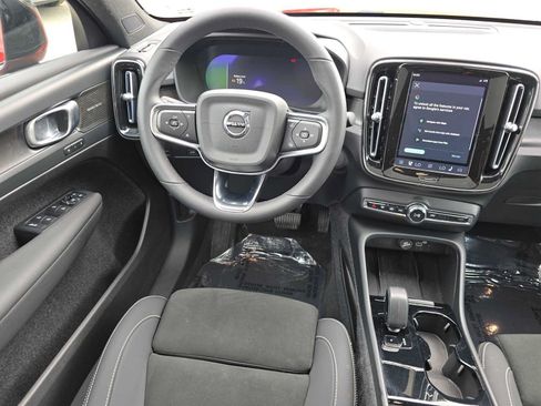 Used 2023 Volvo C40 P8 Recharge Ultimate AWD/4WD image 18