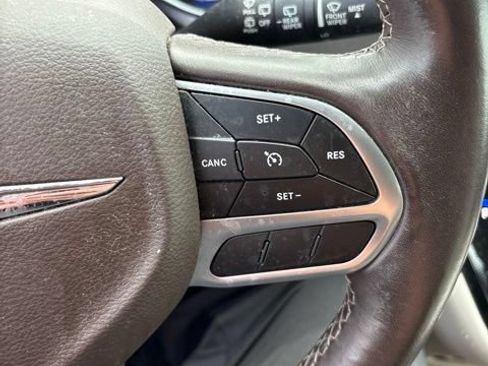 Used 2019 Chrysler Pacifica Touring-L Plus FWD image 16