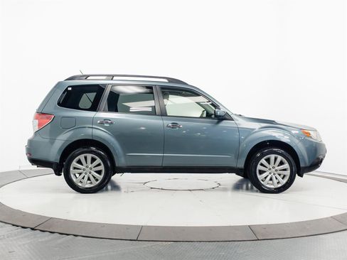 Used 2013 Subaru Forester 2.5X Premium w/ Popular Pkg 3 AWD/4WD image 12