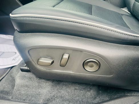 Used 2025 Buick Enclave Sport Touring image 18