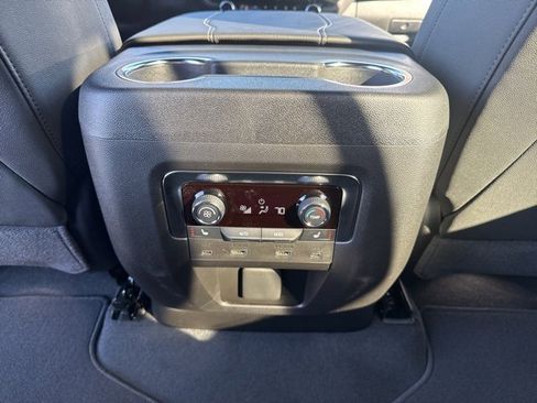 New 2026 Chevrolet Suburban Premier image 23