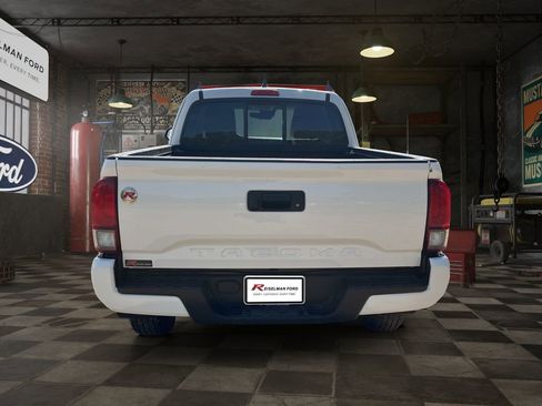 Used 2022 Toyota Tacoma SR w/ SR Convenience Package RWD image 5