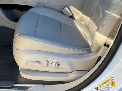 Used 2023 GMC Acadia Denali w/ Denali Technology Package image 21