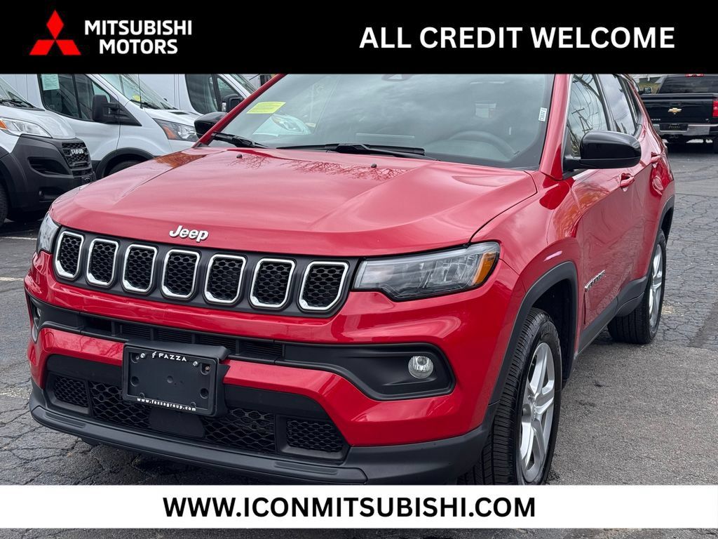 Used 2024 Jeep Compass Latitude AWD/4WD image 1