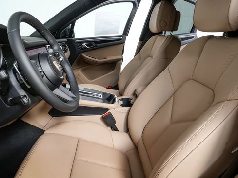 New 2026 Porsche Macan image 5