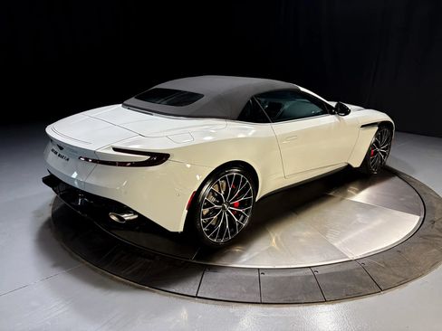 Used 2023 Aston Martin DB11 Volante RWD image 5