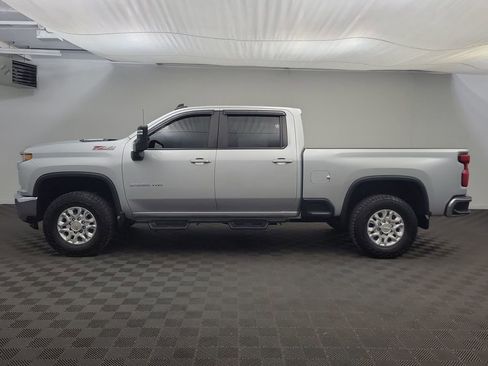 Used 2021 Chevrolet Silverado 2500 LT w/ Convenience Package image 2