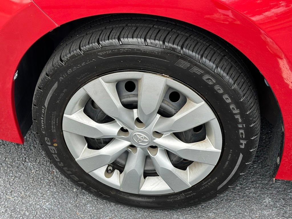 Used 2016 Toyota Corolla LE FWD image 32