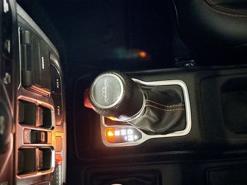 Used 2021 Jeep Gladiator Mojave AWD/4WD image 18