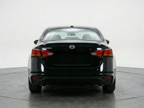 Used 2025 Nissan Altima 2.5 SV FWD image 7