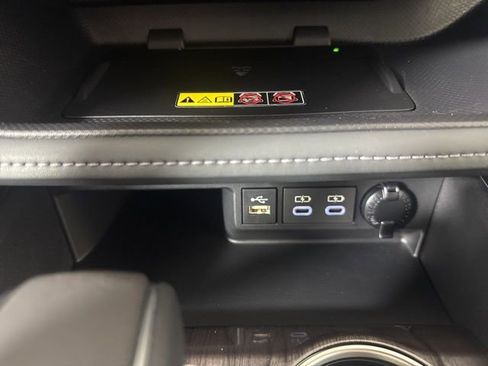 Used 2025 Toyota Highlander Platinum image 17