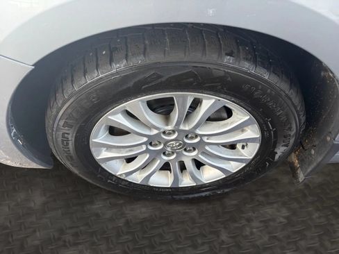 Used 2015 Toyota Sienna XLE Premium w/ Four Season Floor Mat Package FWD image 38