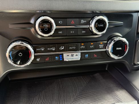 Certified 2025 Ford F250 Platinum w/ FX4 Off-Road Package image 22