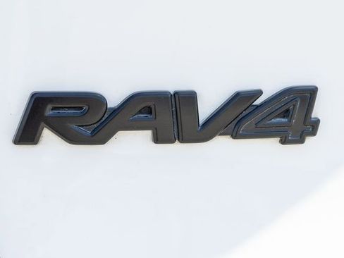 Used 2022 Toyota RAV4 XLE w/ Convenience Package AWD/4WD image 5