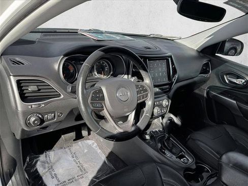 Used 2019 Jeep Cherokee Limited w/ Trailer Tow Group AWD/4WD image 11