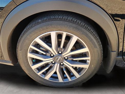 Used 2024 Nissan Kicks SV image 9