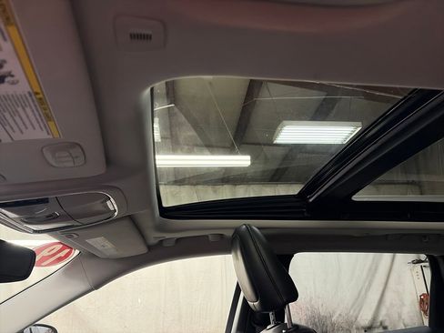 Used 2019 Jeep Cherokee Limited AWD/4WD image 13