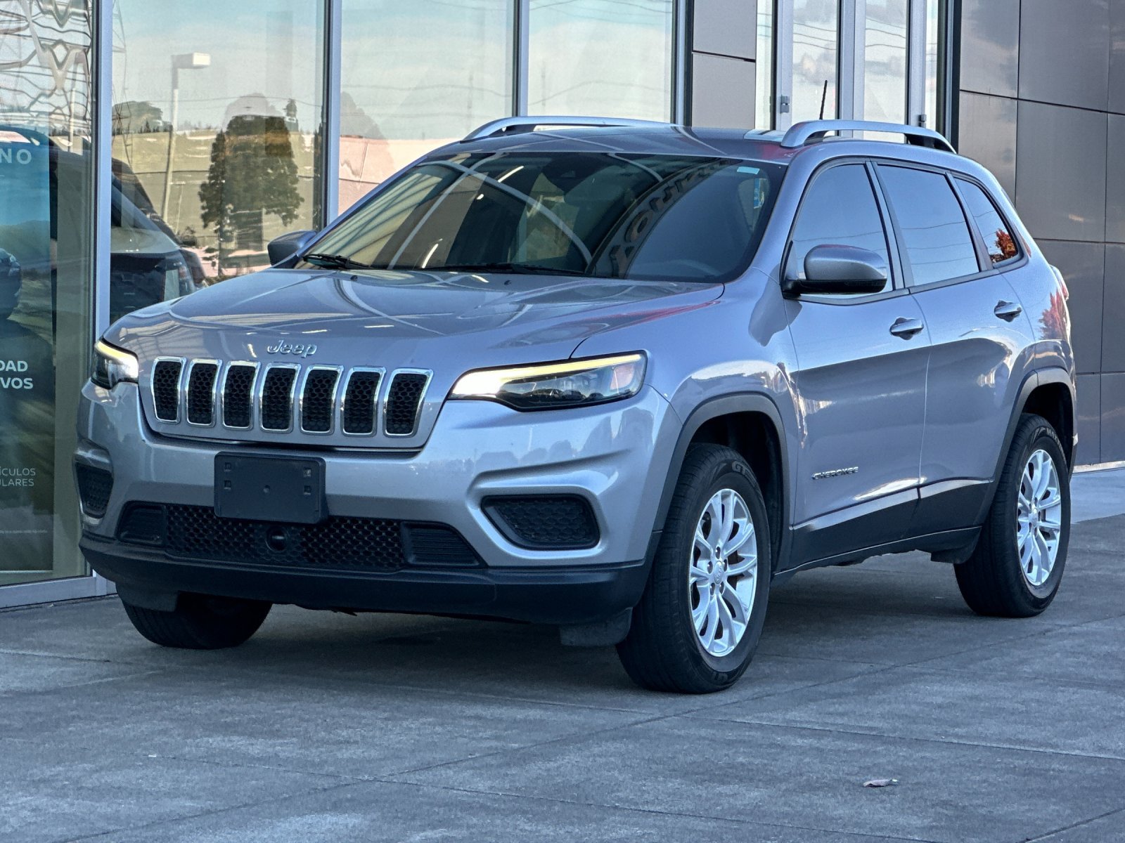 Used 2021 Jeep Cherokee Latitude AWD/4WD image 8