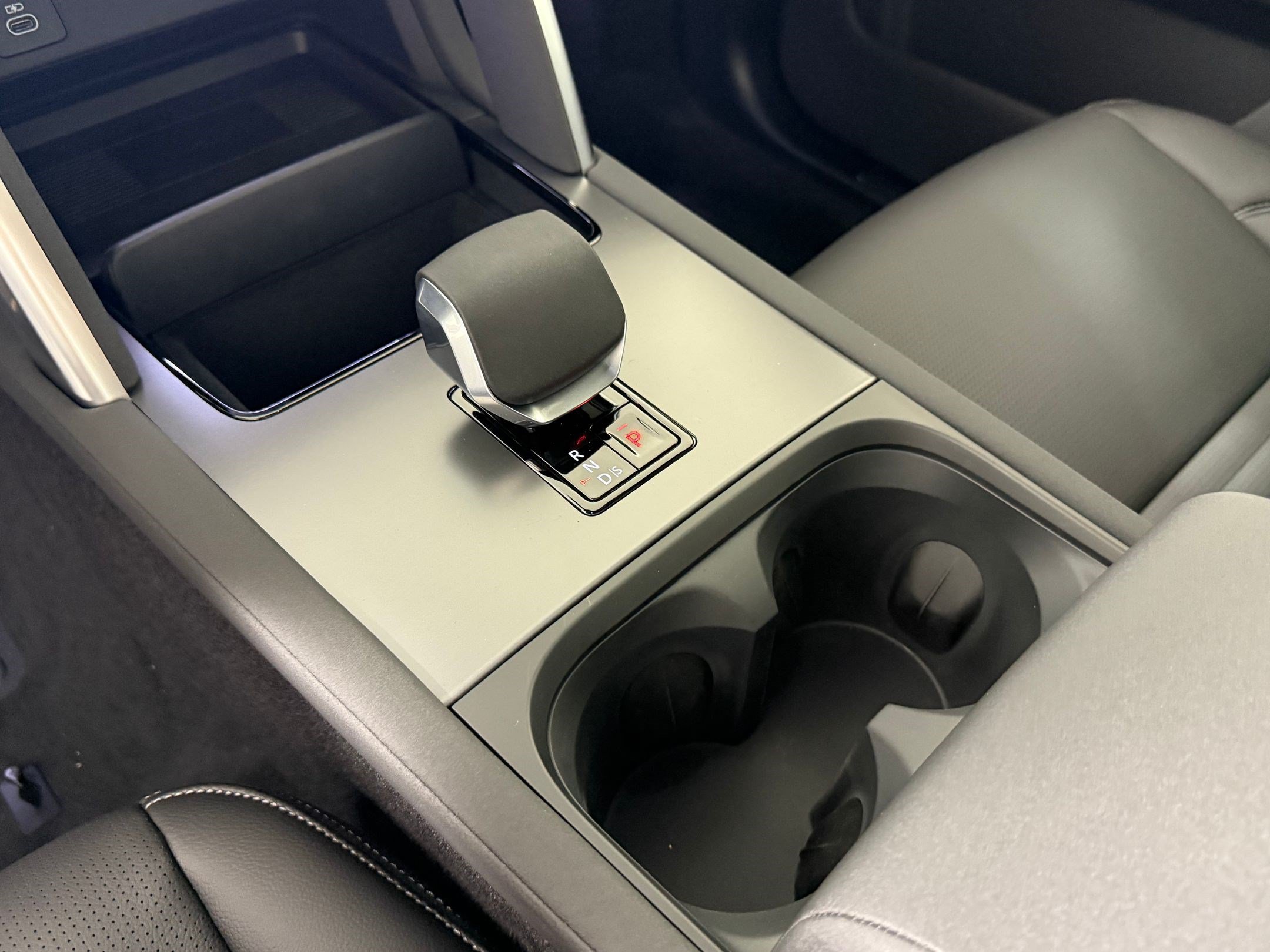 New 2026 Land Rover Discovery Sport Landmark AWD/4WD image 17