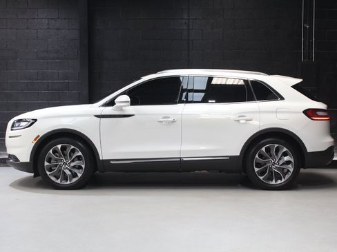 Used 2023 Lincoln Nautilus Reserve FWD image 3