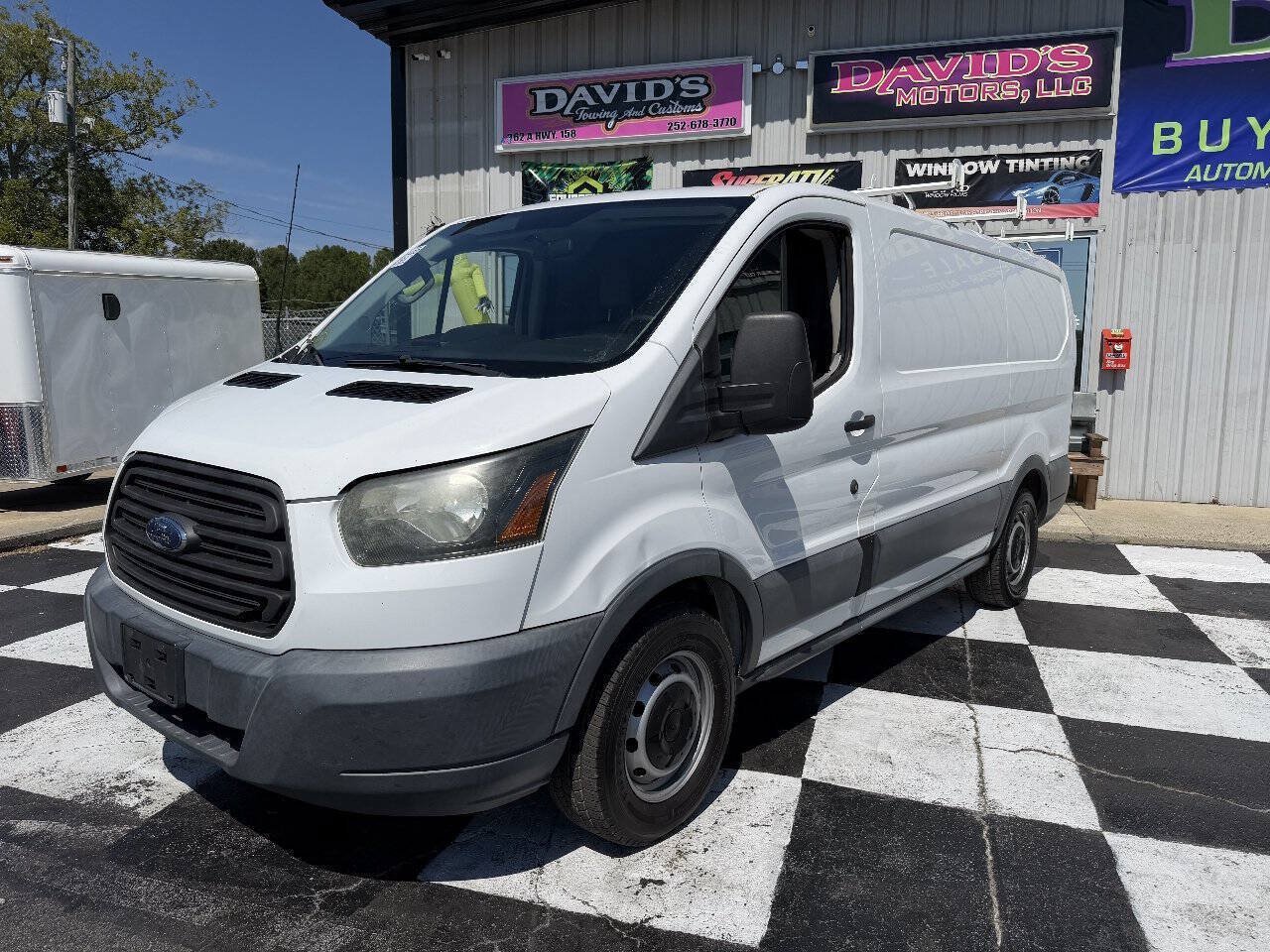Used 2016 Ford Transit 150 130 Low Roof RWD image 2