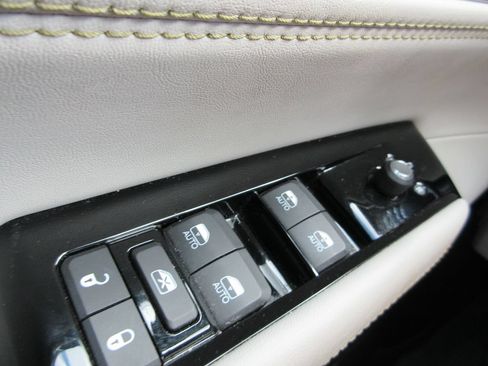 Used 2023 Jeep Wagoneer Series II w/ Premium Group I AWD/4WD image 30